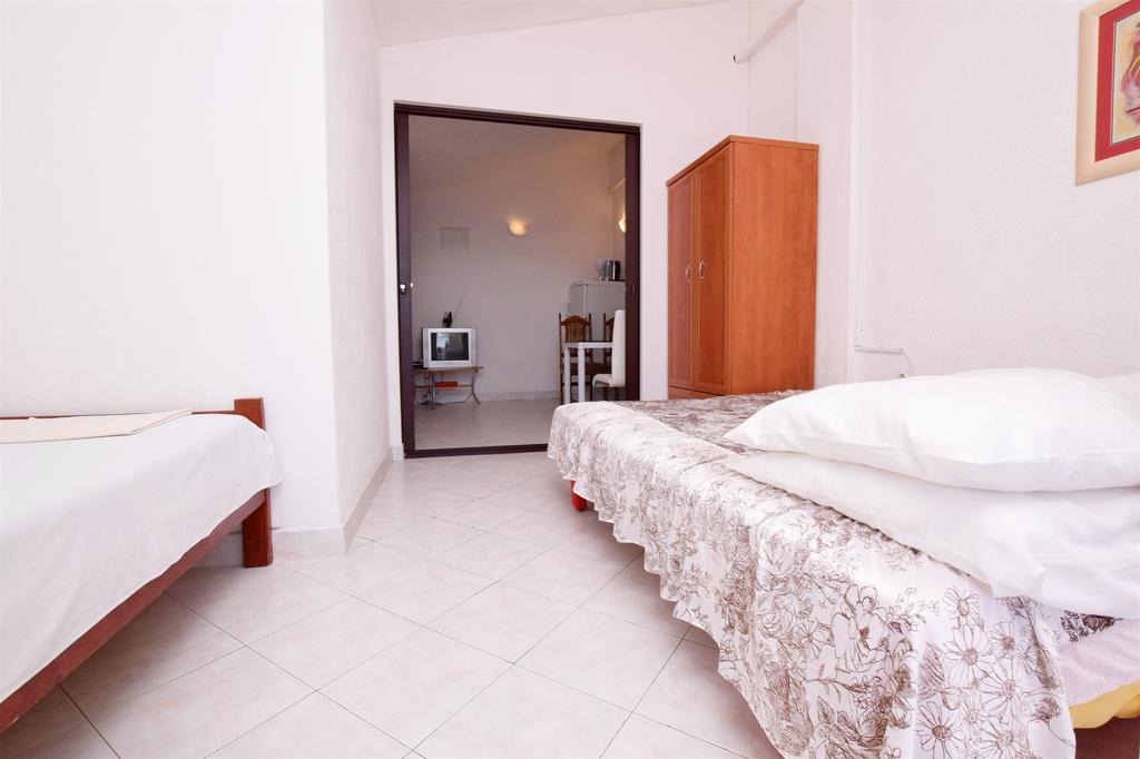 Apartments Dubravka พิสัก ภายนอก รูปภาพ
